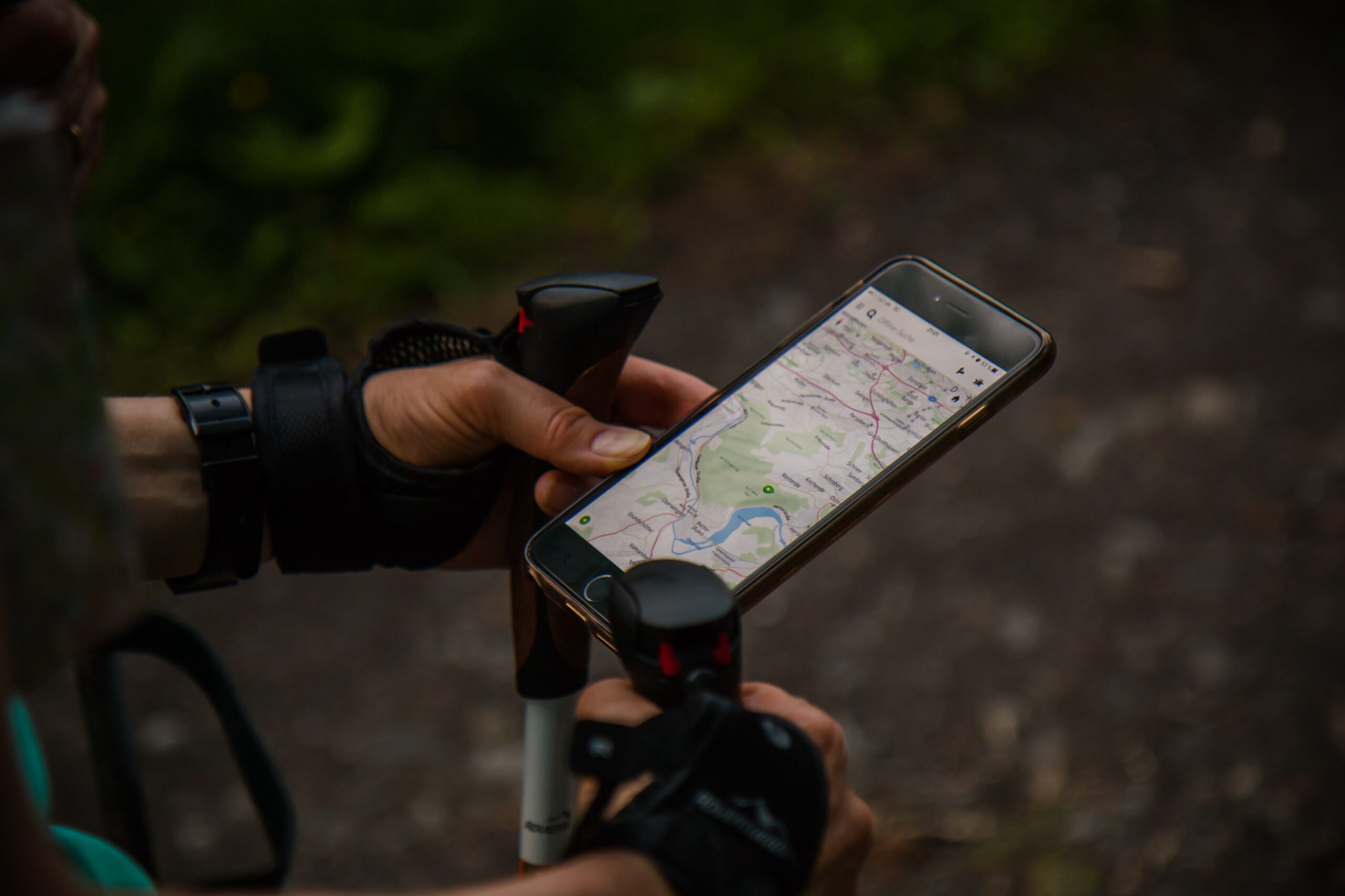 Best hiking apps. Someone walking and looking at their hiking app. Photo by Antonio Groß on Unsplash