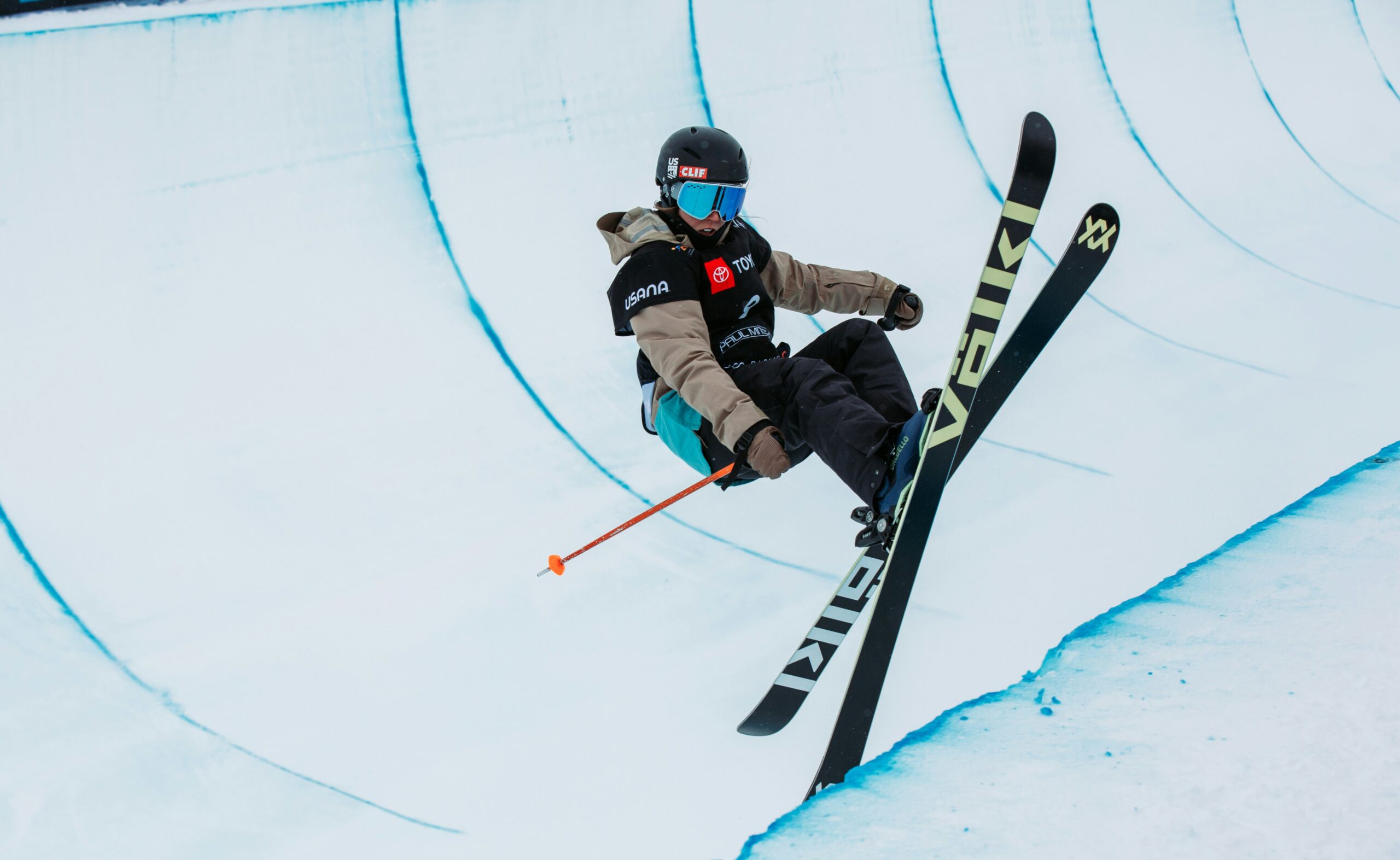 Different Types of Skiing. Freestyle Skiing. Photo by Patrick T'Kindt on Unsplash