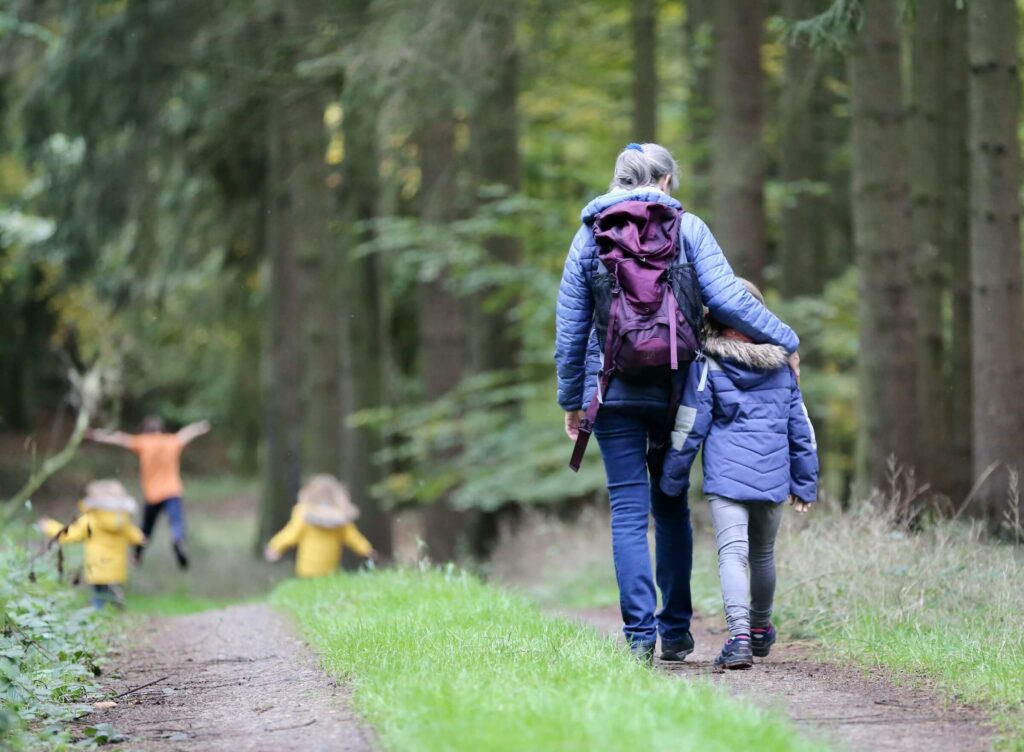 A family hiking through the woods. Hiking with children. Photo by Juliane Liebermann on Unsplash
