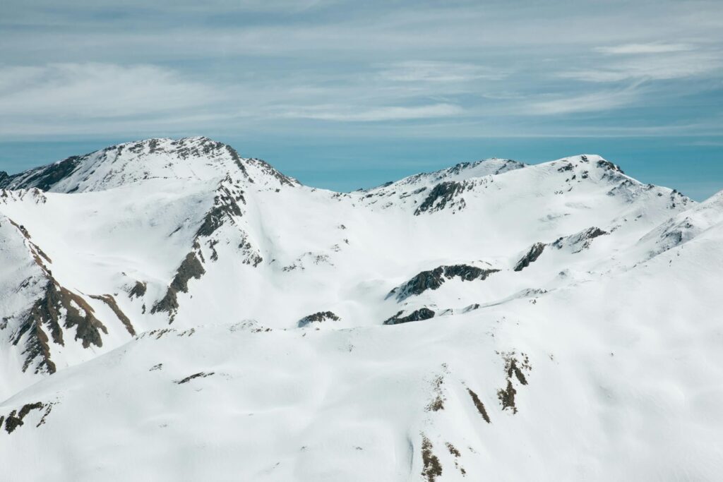 Snow-covered mountains in Les Orres. Photo by Anthony DELANOIX on Unsplash
